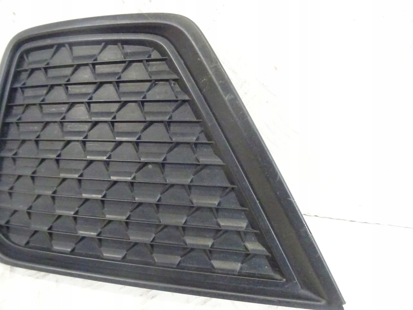 grid of a bumper front front right AUDI A1 II 82A807682F