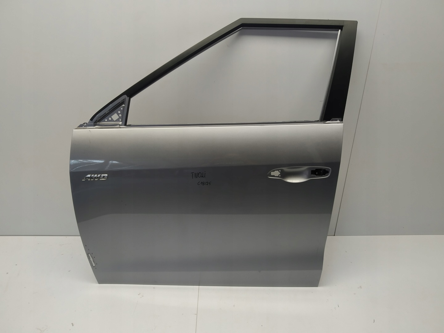 2015r + SsangYong Tivoli door front left front original szare