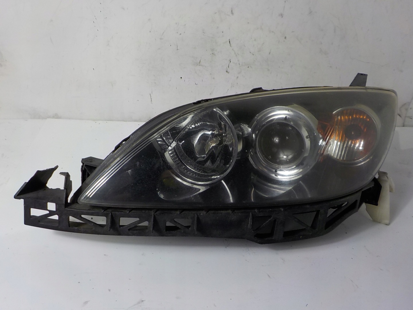 MAZDA 3 and BK HB XENON light left front front UK