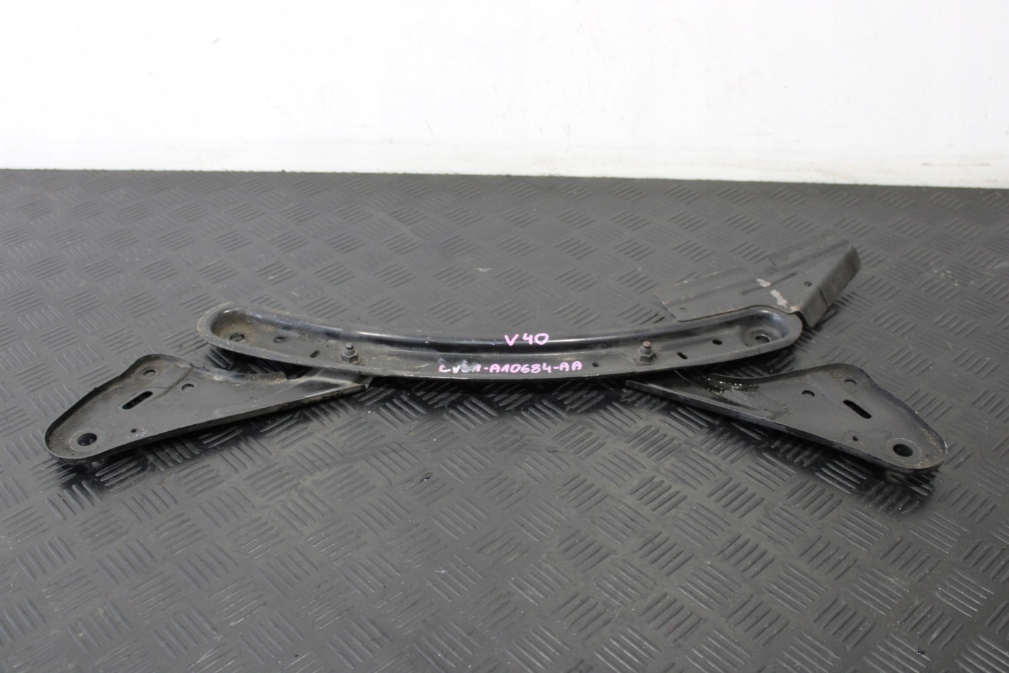 brace sider pillar VOLVO V40 II 2 D2 CV61A10684AA