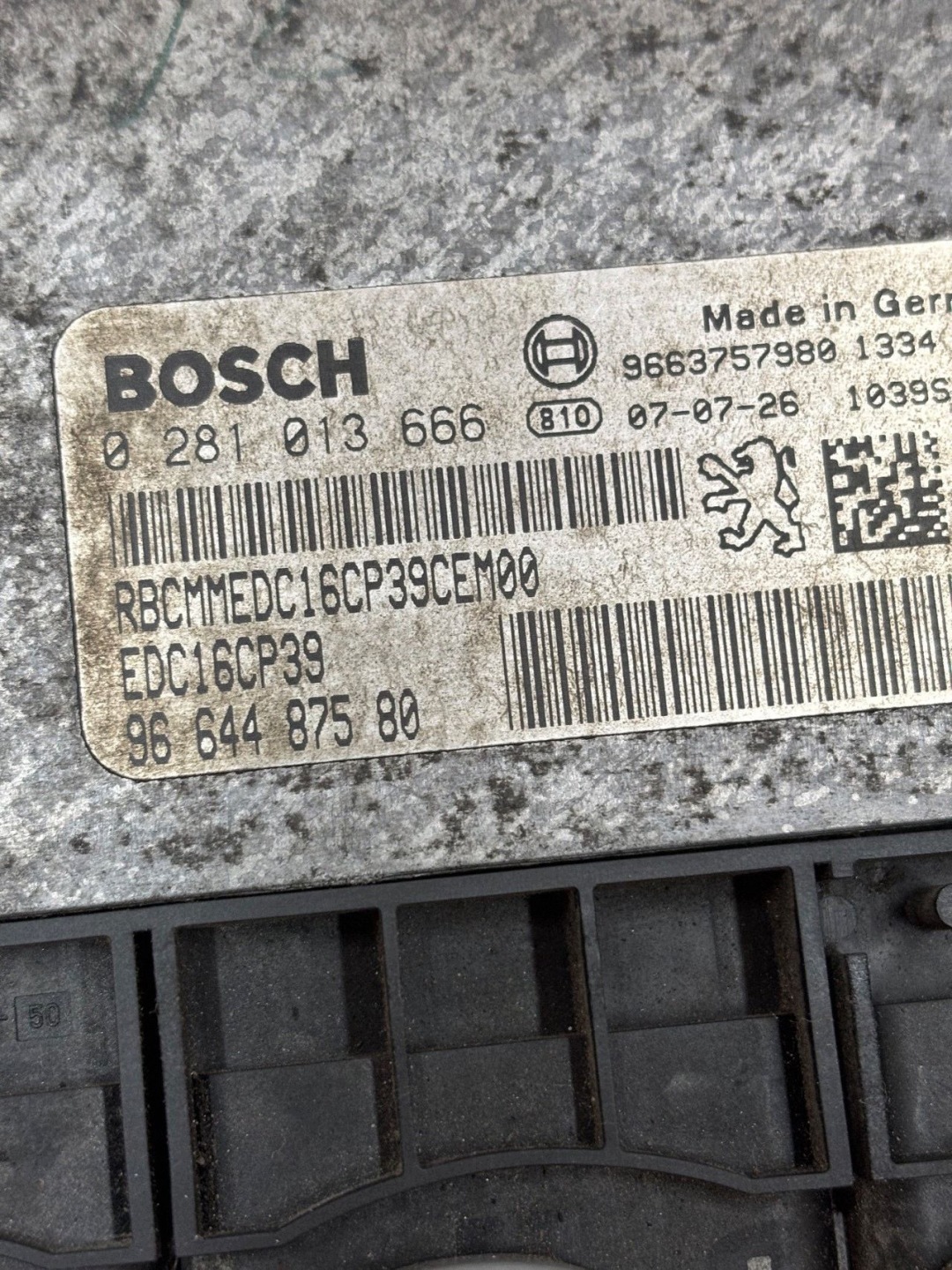 control unit of the engine computer CITROEN C-CROSSER 2.2 HDI 0281013666