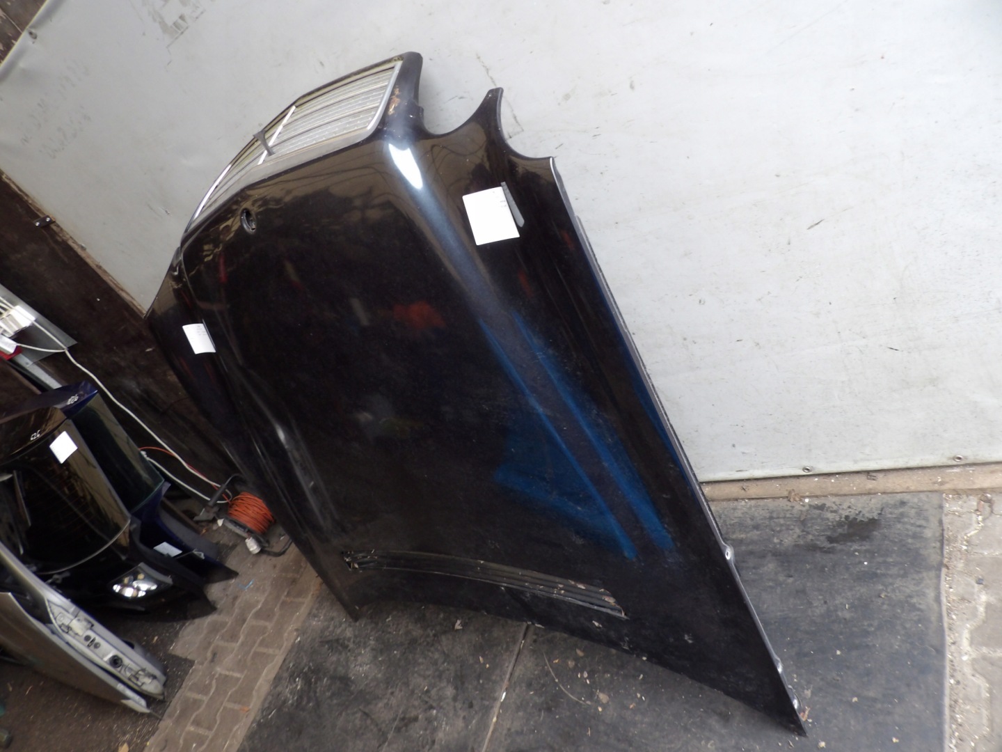 Mercedes W210 before lift bonnet