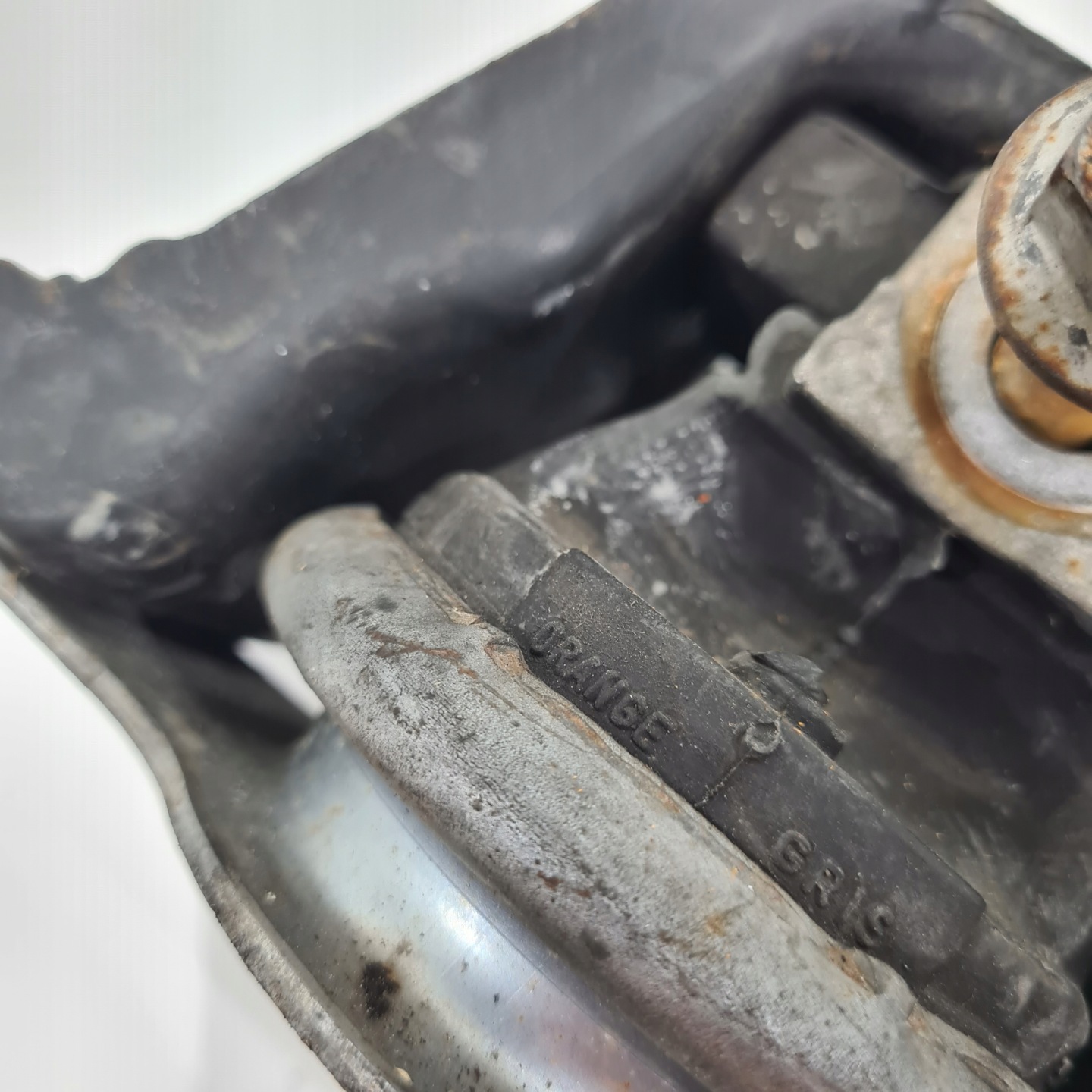 Peugeot holder engine mount 1.2 8200140431