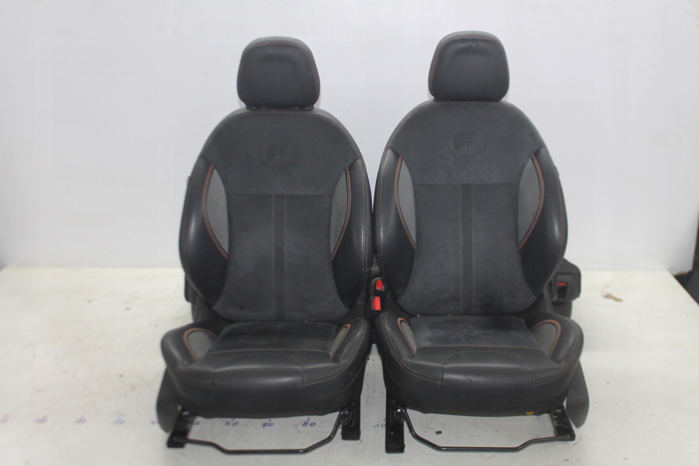 Sitze KOMPLET Halbleder COMPASS PEUGEOT 2008 und 13-19