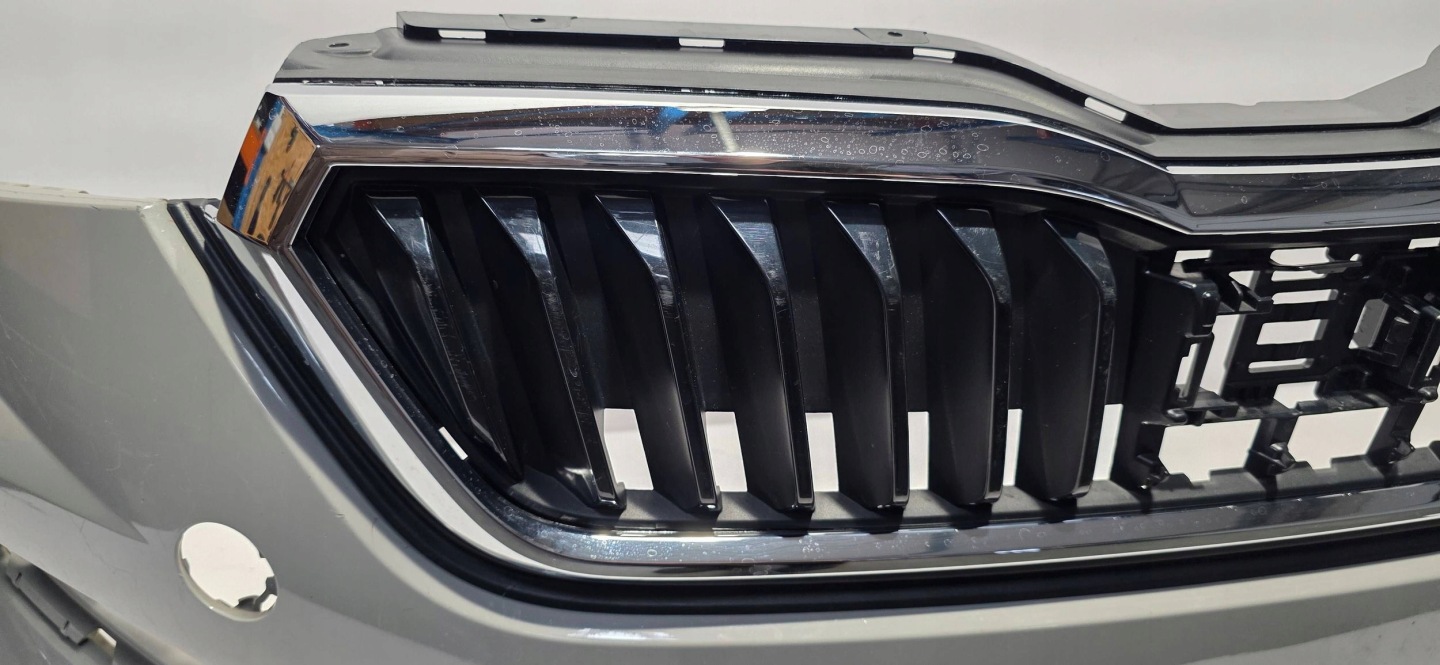 front bumper grille SKODA SCALA 19- original 657807221