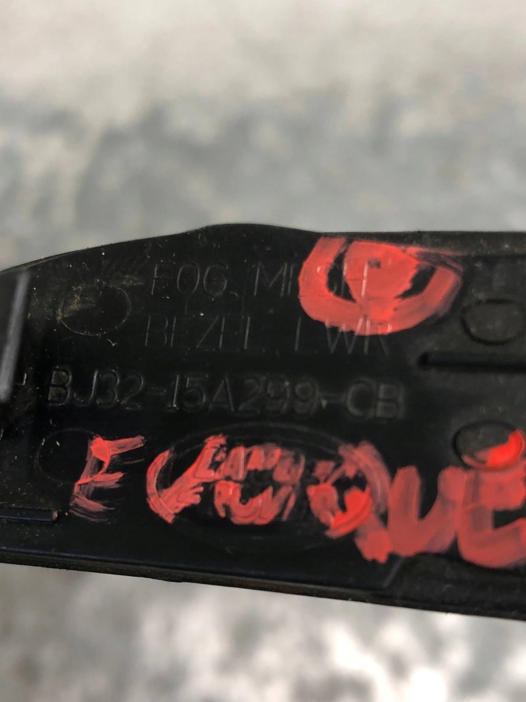 lišta nárazníku předek LAND ROVER EVOQUE a BJ32-15A299-CB