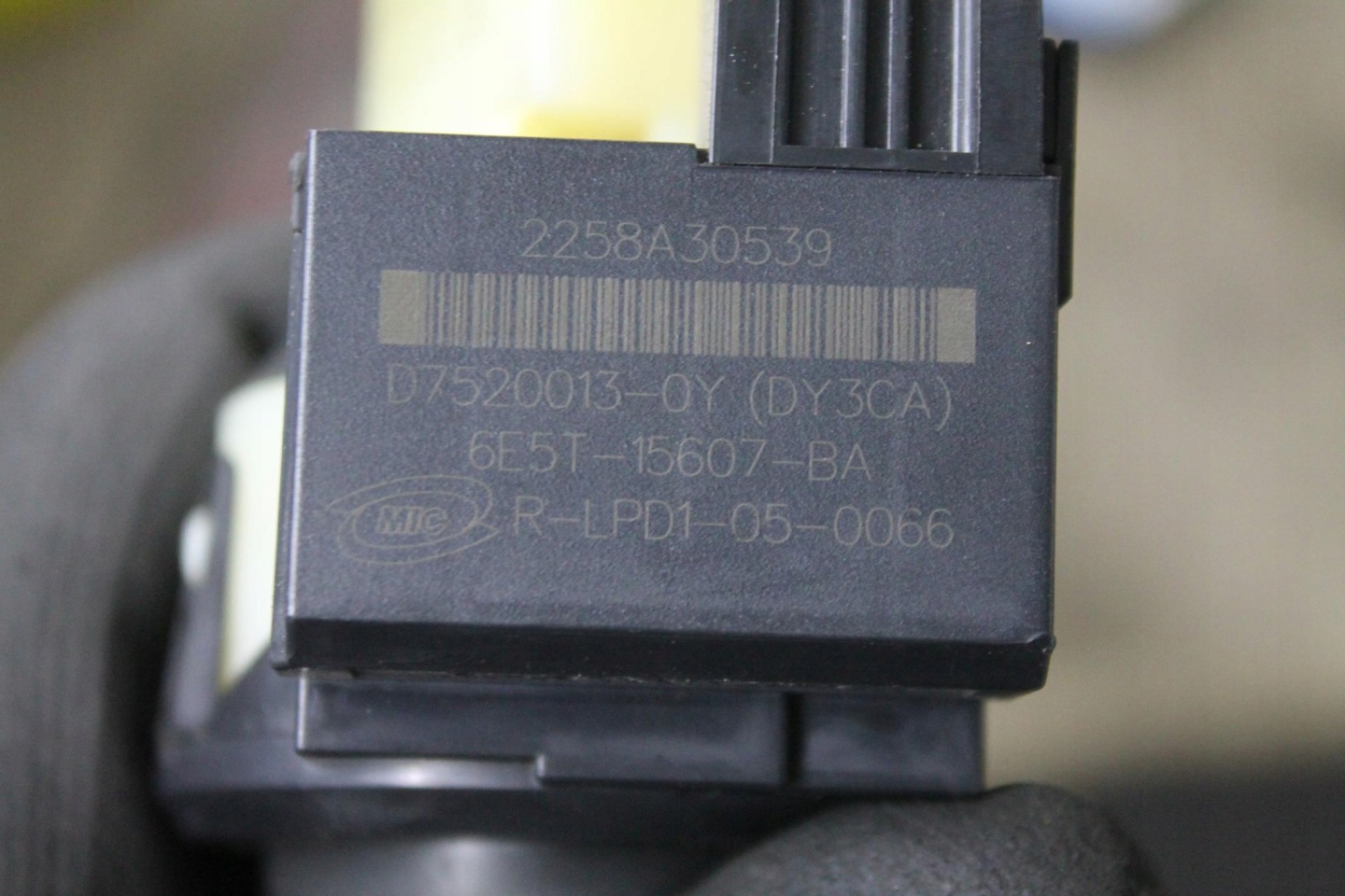 ignition player 6E5T-15607-BA FORD