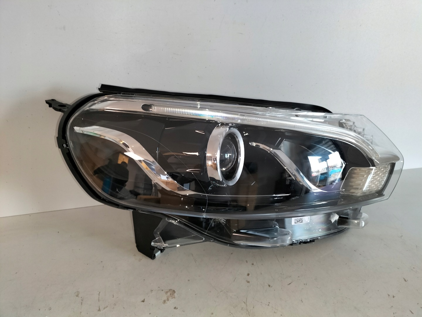 light front reflektor right TOYOTA PROACE II 16- XENON