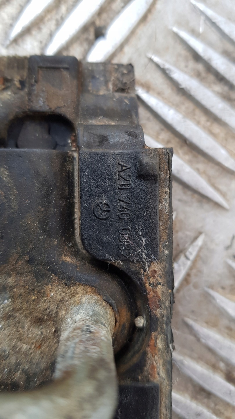 MERCEDES W211 RYGIEL lock boot KOMBI A2117400032