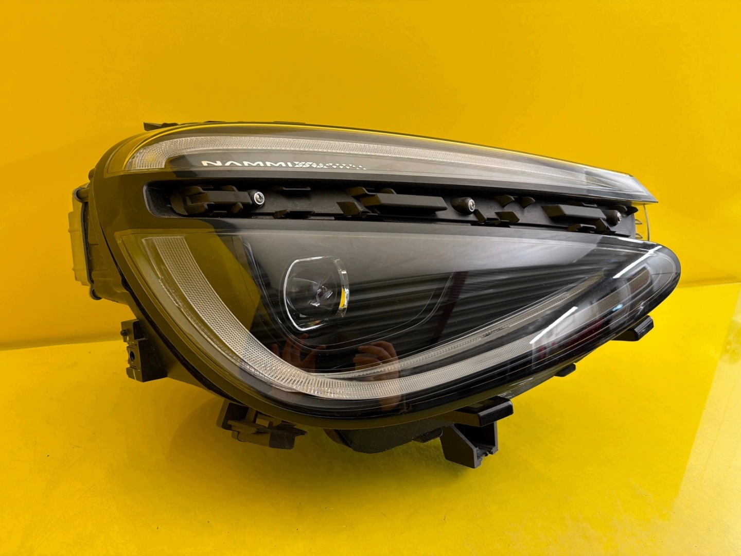 light right front Nammi Box Full Led