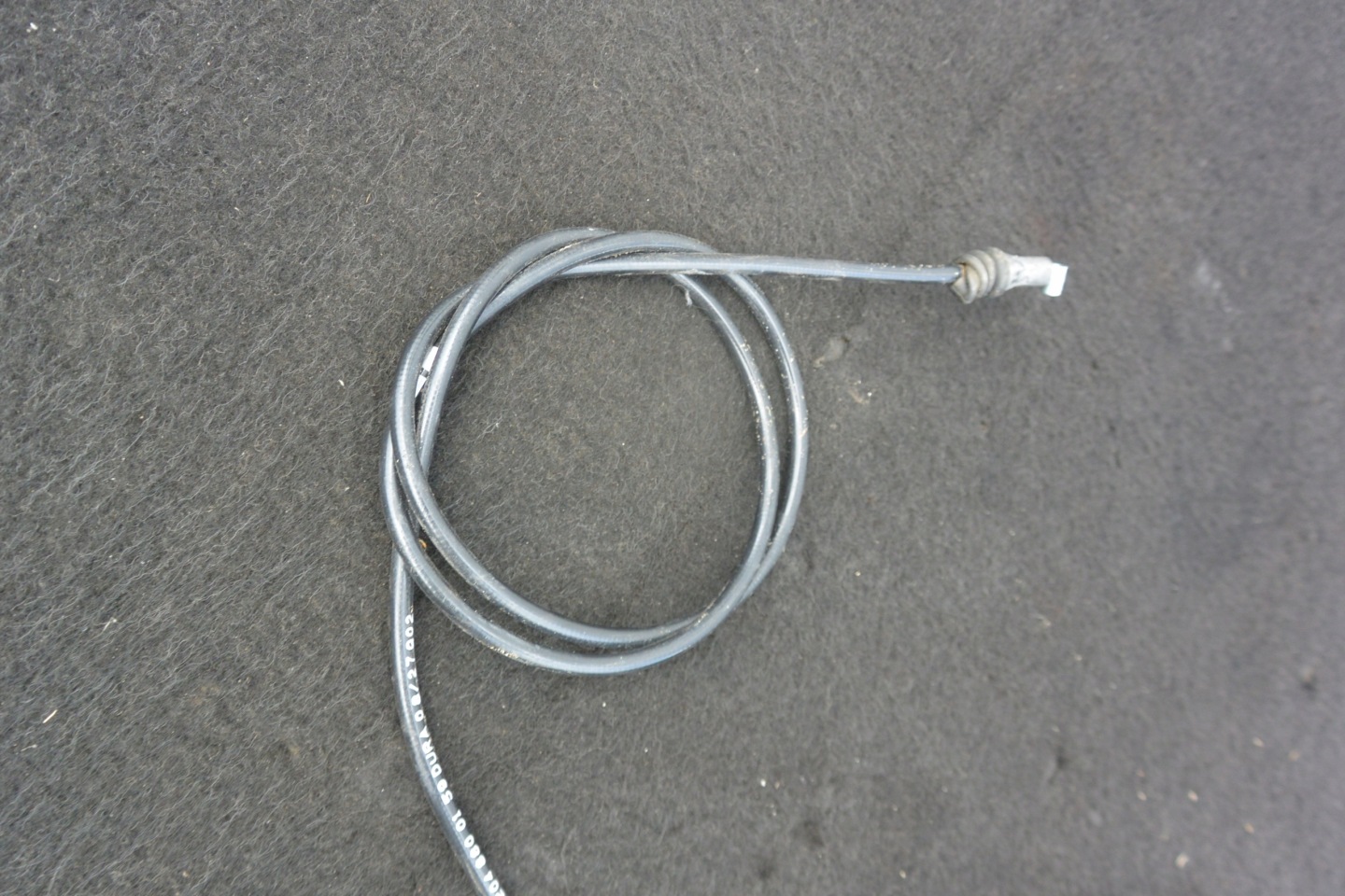 CÂBLE POUR L’OUVERTURE DU CAPOT MERCEDES C-KLASA W204 EU
