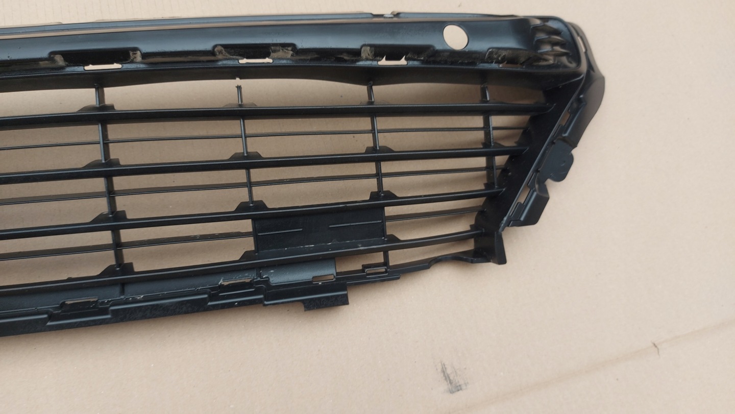 grid of a bumper central front front TOYOTA PROACE CITY OPEL COMBO E 18