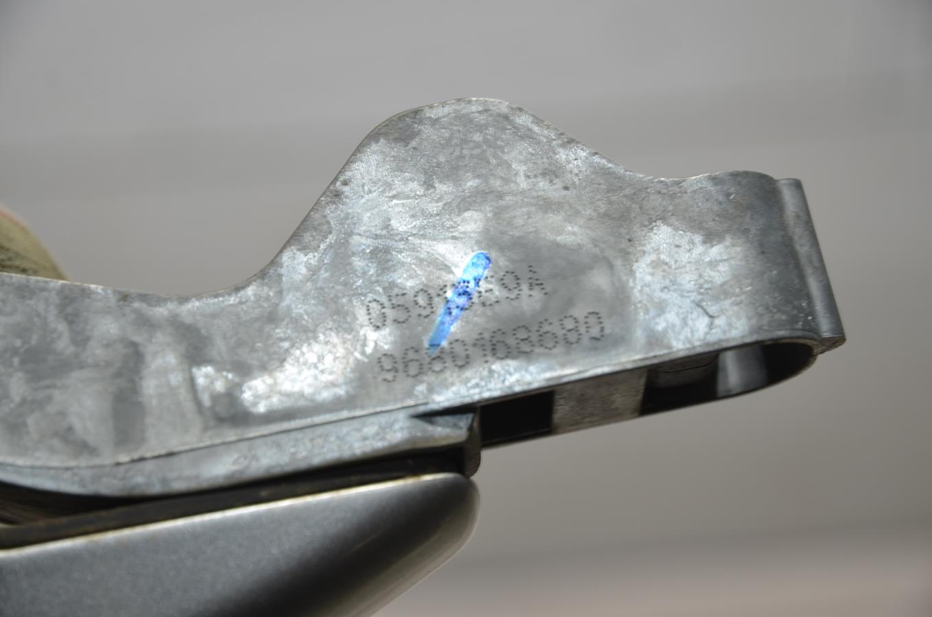 handle left front Peugeot Partner III lift 13r