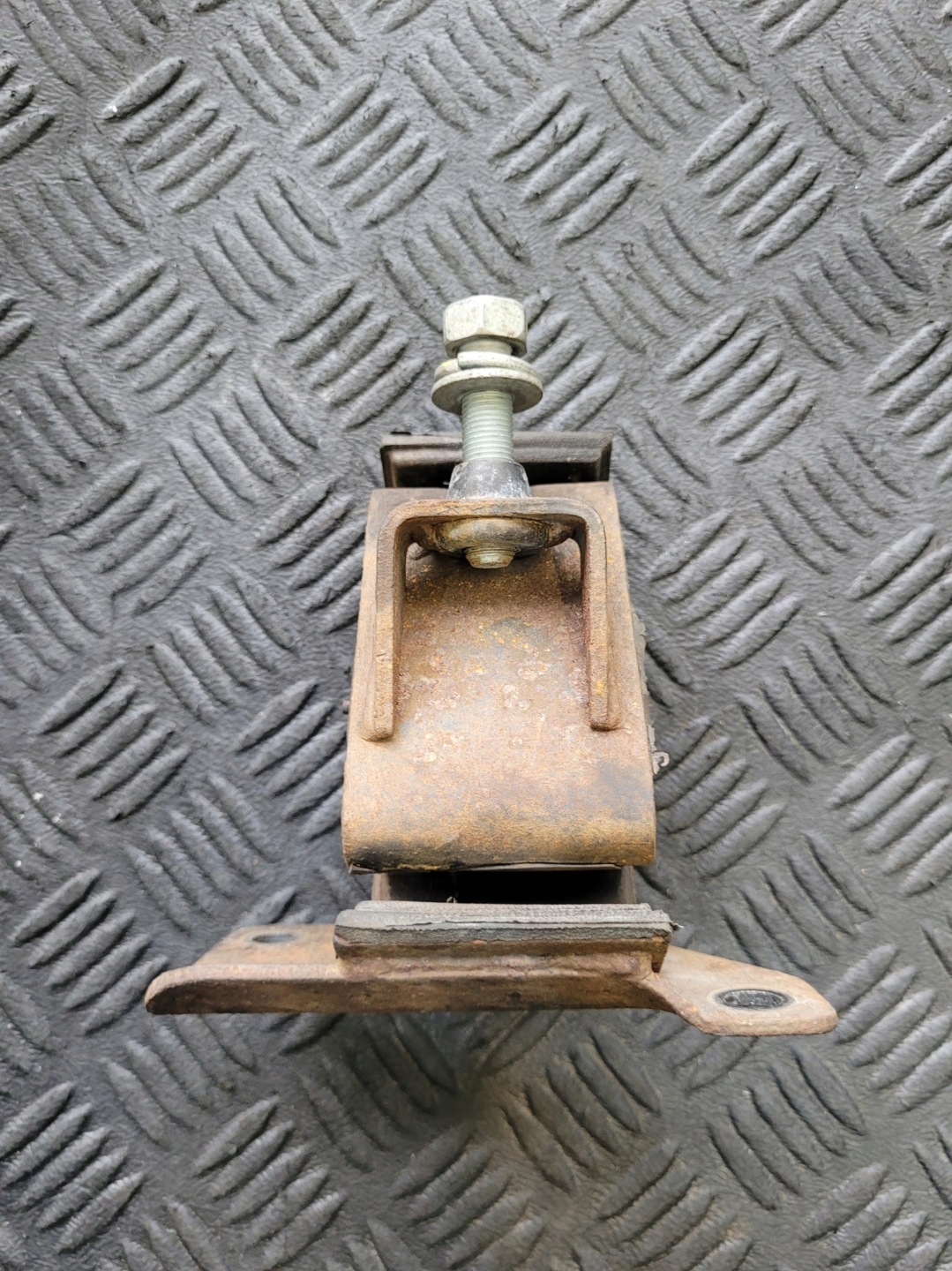 engine mount left 20720-21001 SSANGYONG RODIUS II 2.2 D XDI