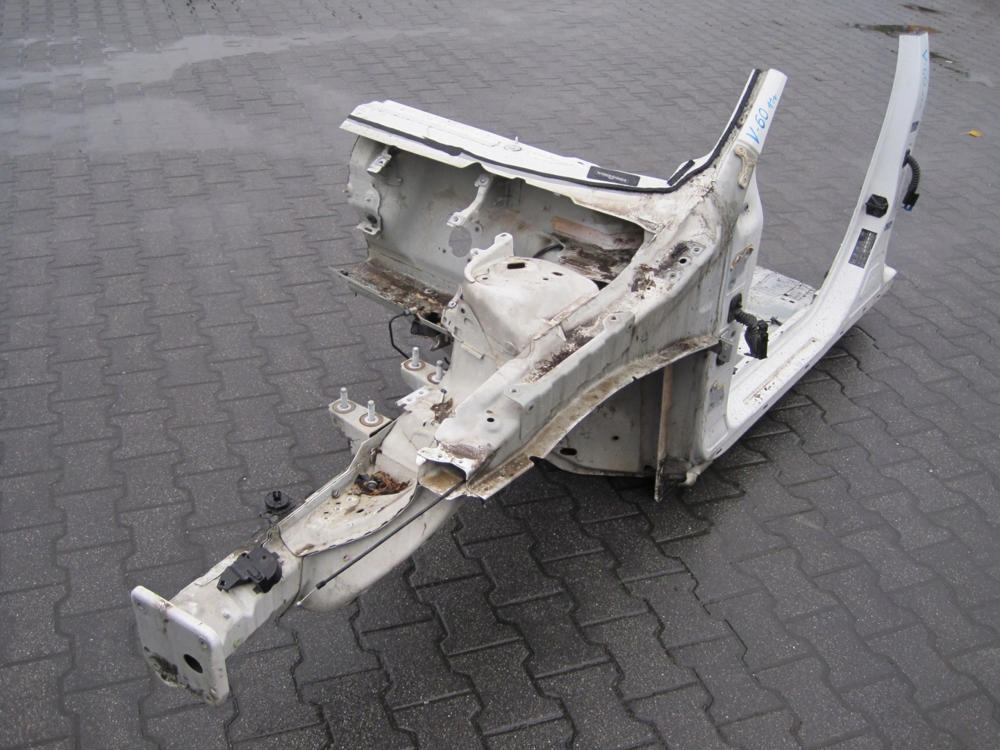quarter VOLVO V60 left front