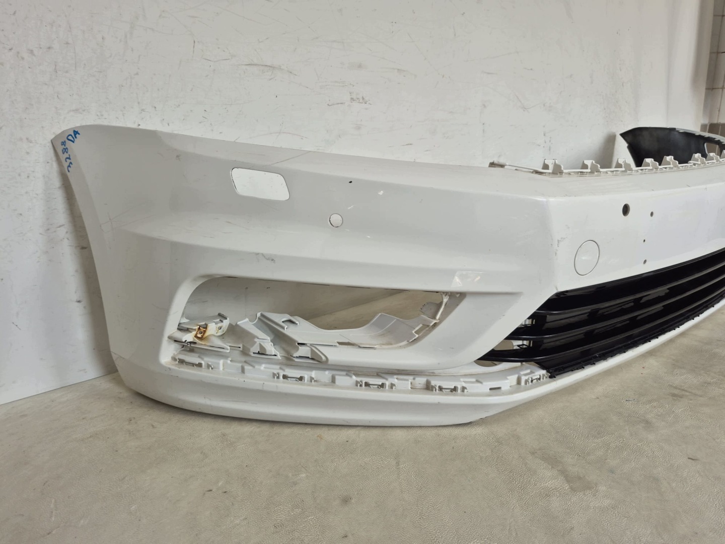 VW PASSAT B7 3AA R-LINE 10-14 bumper front front grid SPR PDC