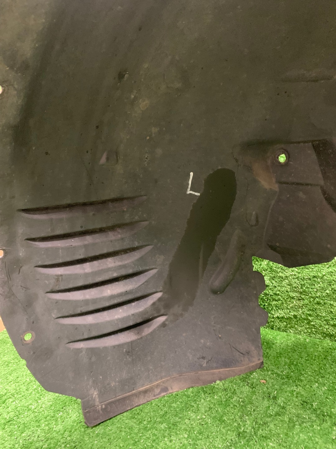 MERCEDES W204 LIFT mudguard left front A2046983930 A2046905730