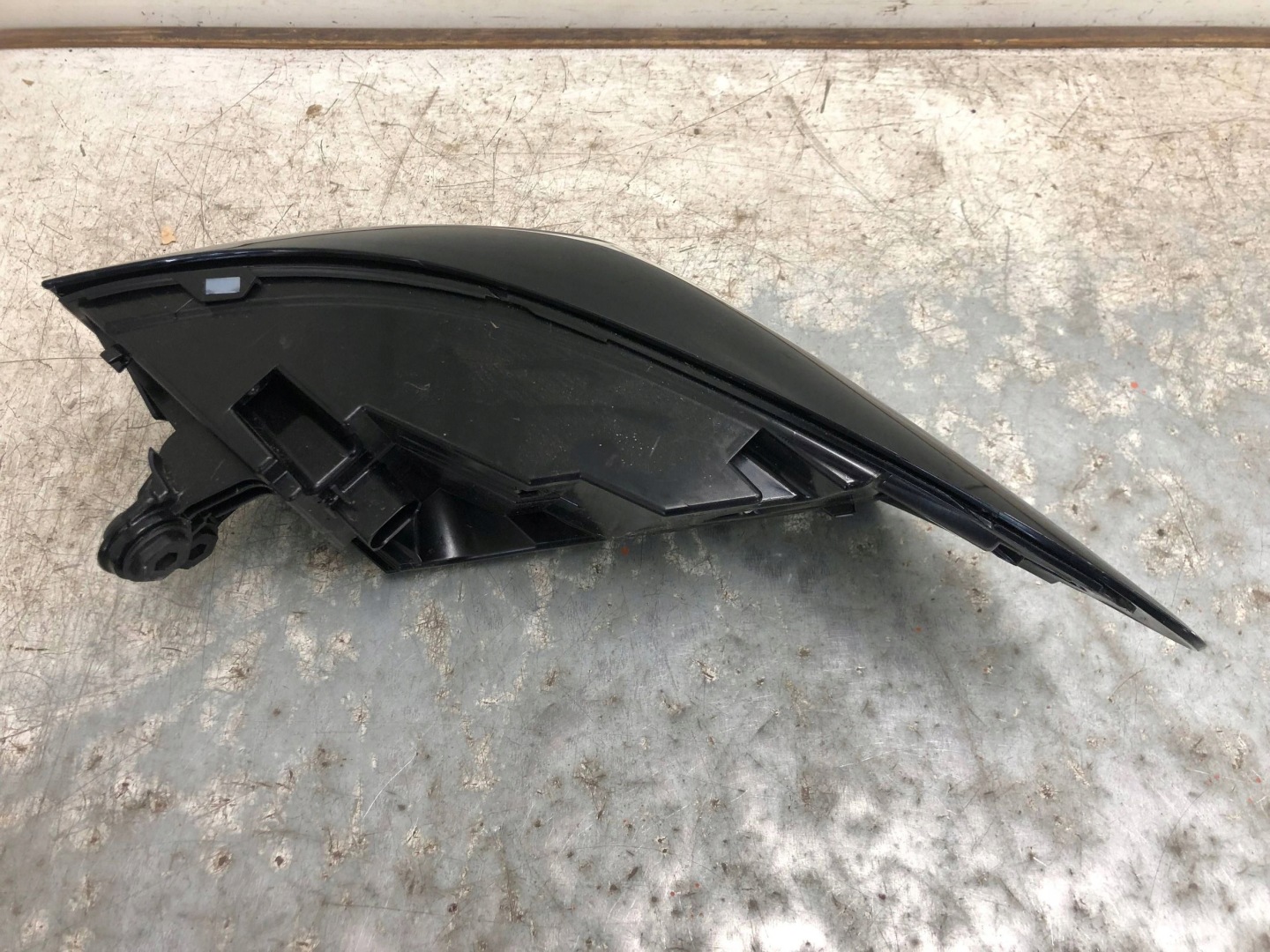 light left rear part VW ID4 ID.4 11A945095