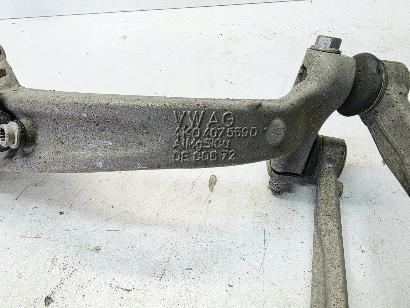 otoč čepu levý předek AUDI A6 C8 4K0407241D 4K0407559D