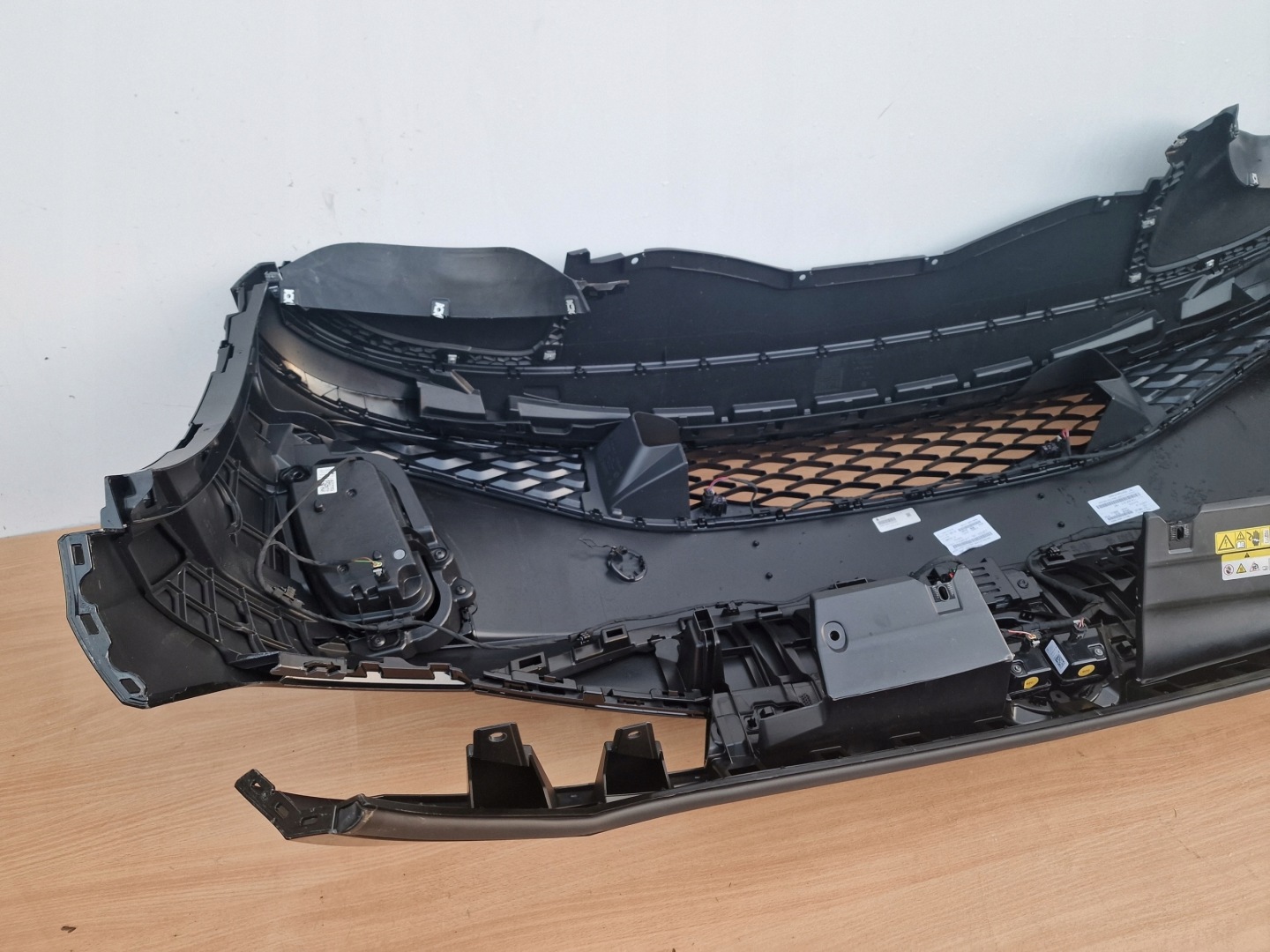 VW ID4 GTX bumper front RADAR LEDY sensors DRL