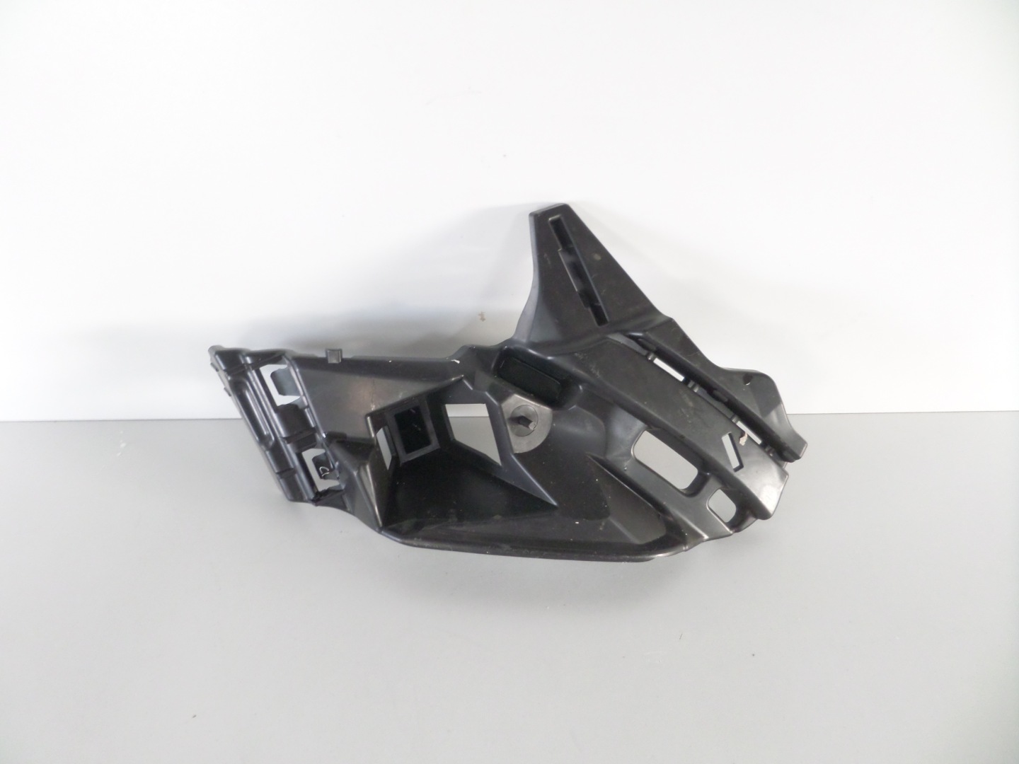 bumper bracket front left SKODA KAROQ 17