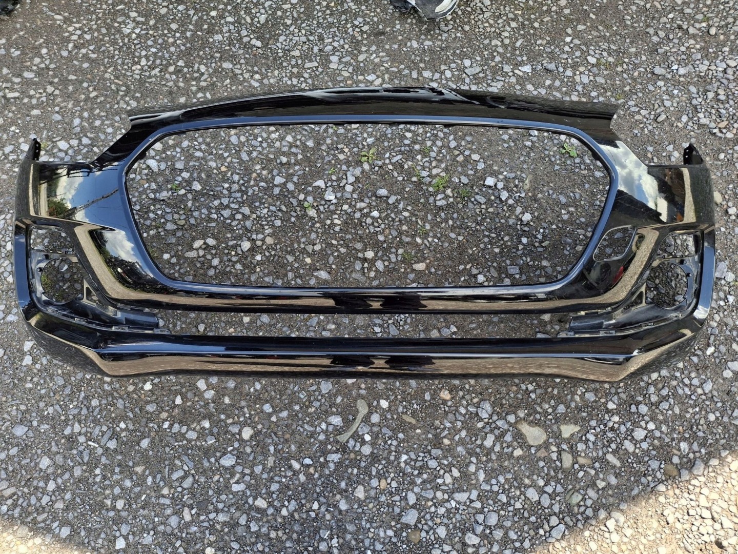 Frontstoßstange SUZUKI SWIFT VI MK8 2017R->