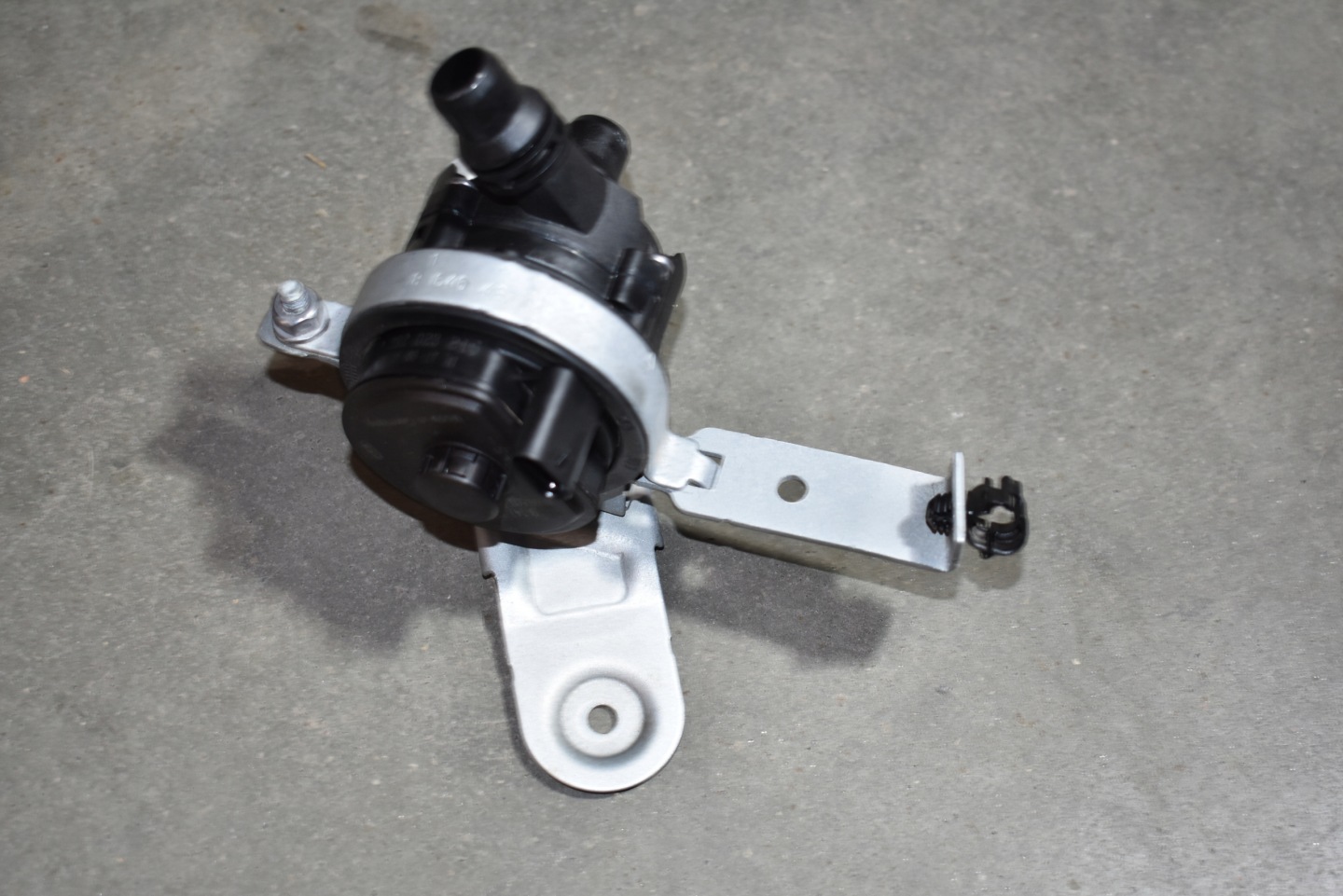 IDEALNA supplementary water pump BMW 1