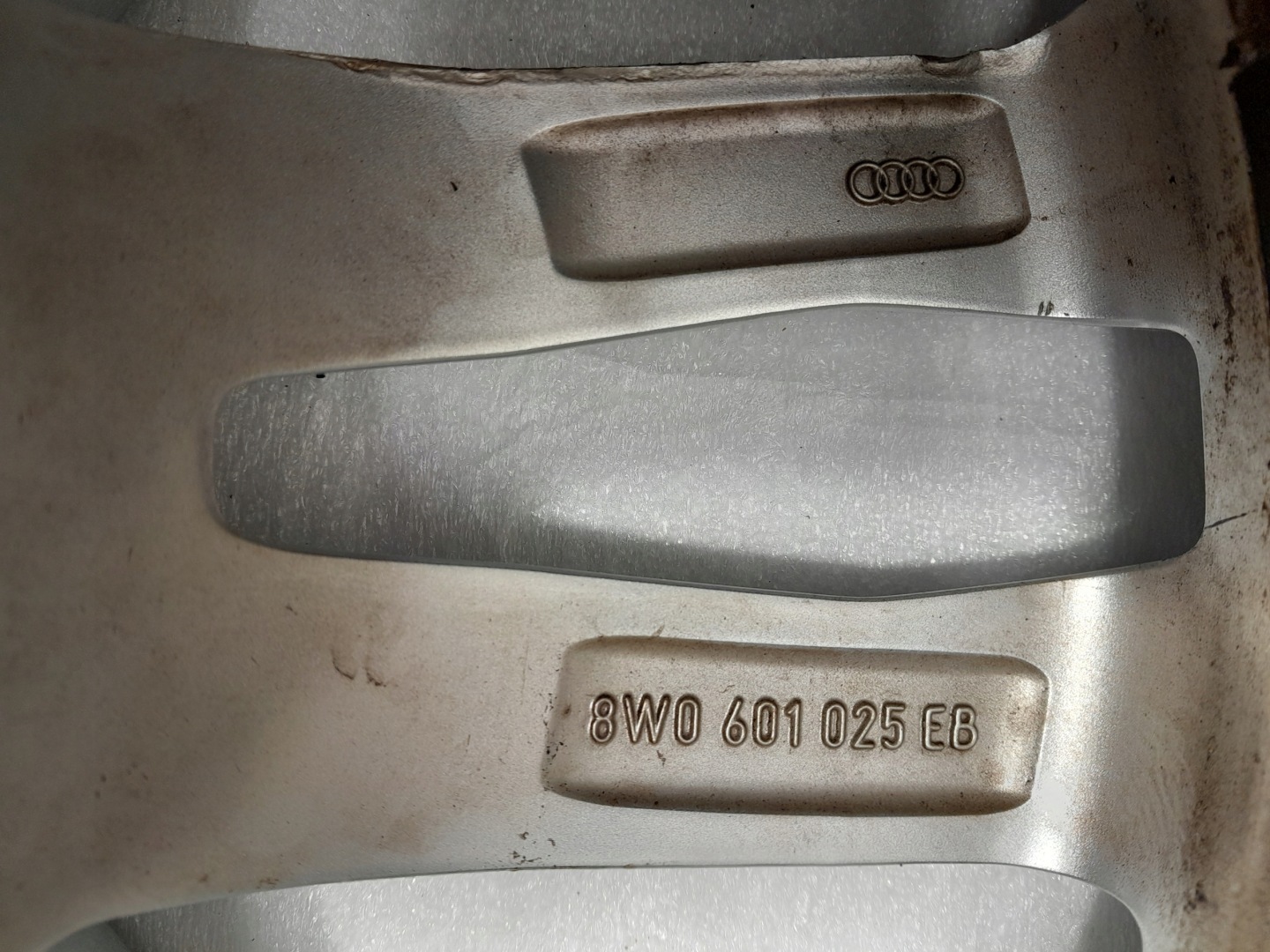 AUDI A4 B9 A5 8W A6 disk ALU 18'' CALI ORG. 8W0601025EB