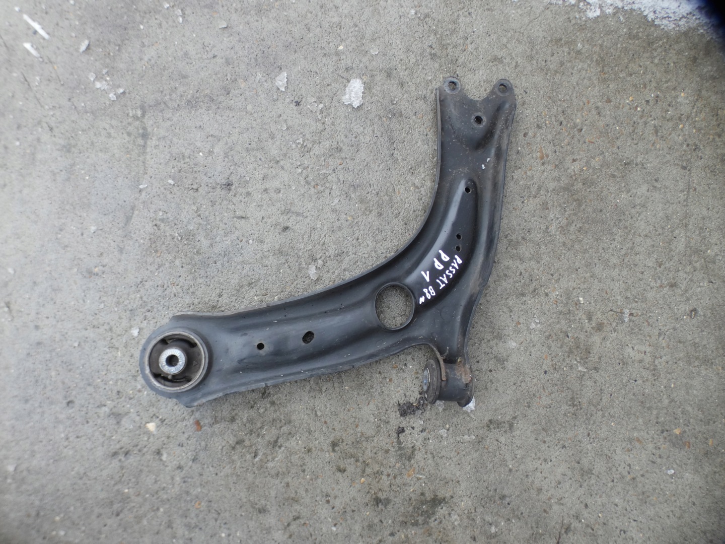 VW PASSAT B8 SKODA SUPERB 3V0 arm left right front 3Q0407153B