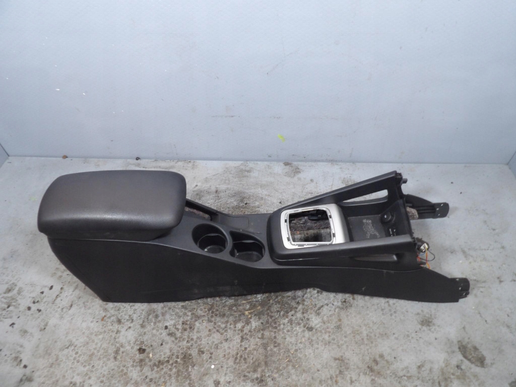 KIA PRO CEED and TUNEL central