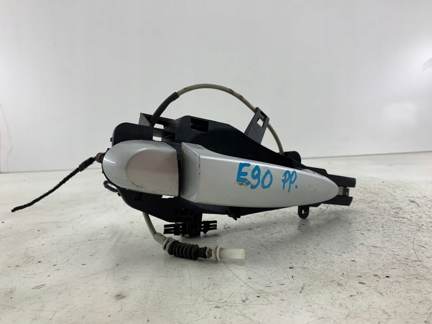 BMW E91 E90 handle exterior right front SREBRNA