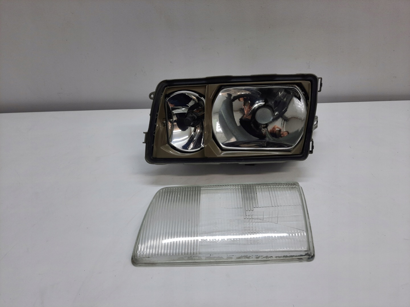 MERCEDES S-KLASA 2 II W126 79- light REFLEKTOR left front original EUROPA