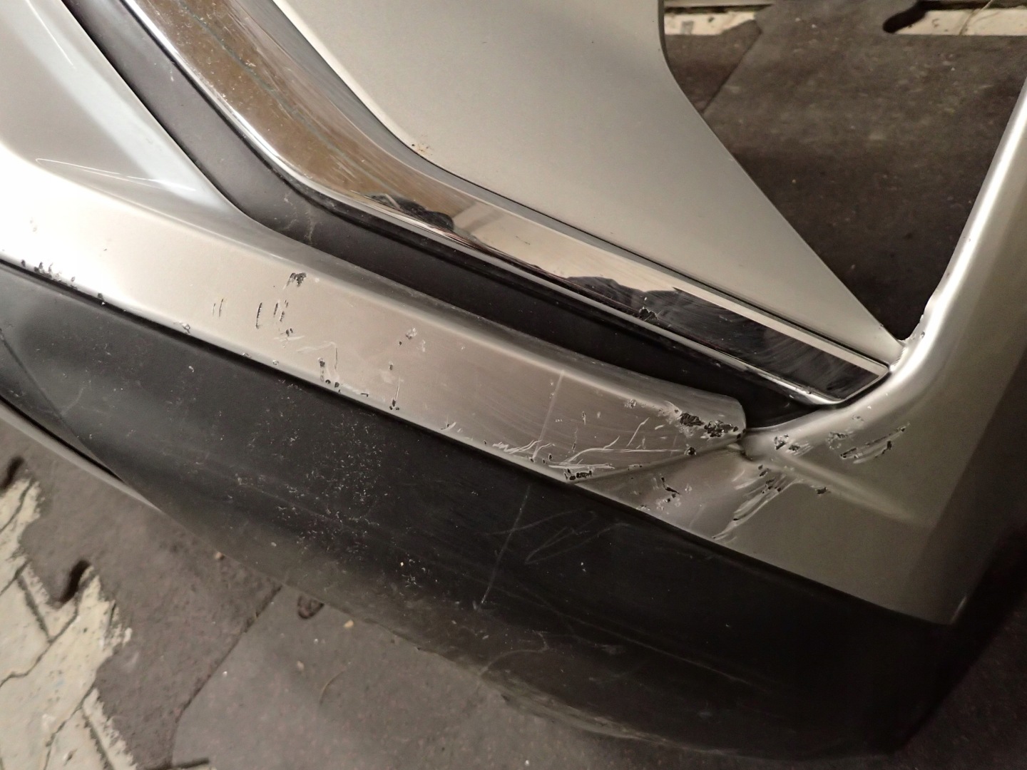 STOSSSTANGE VORNE MITSUBISHI ECLIPSE CROSS