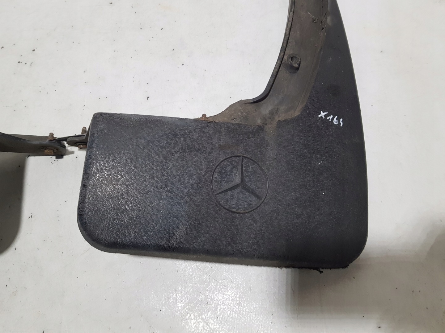 Bavette pare boue Aile MERCEDES GL X164