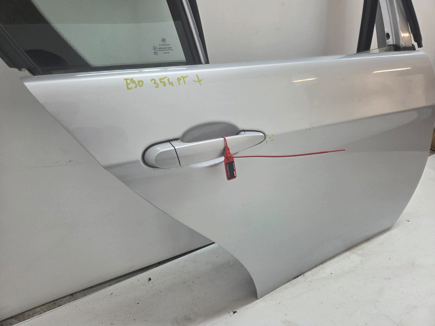 door right rear. BMW E90 TITANSILBER 354/7 OE