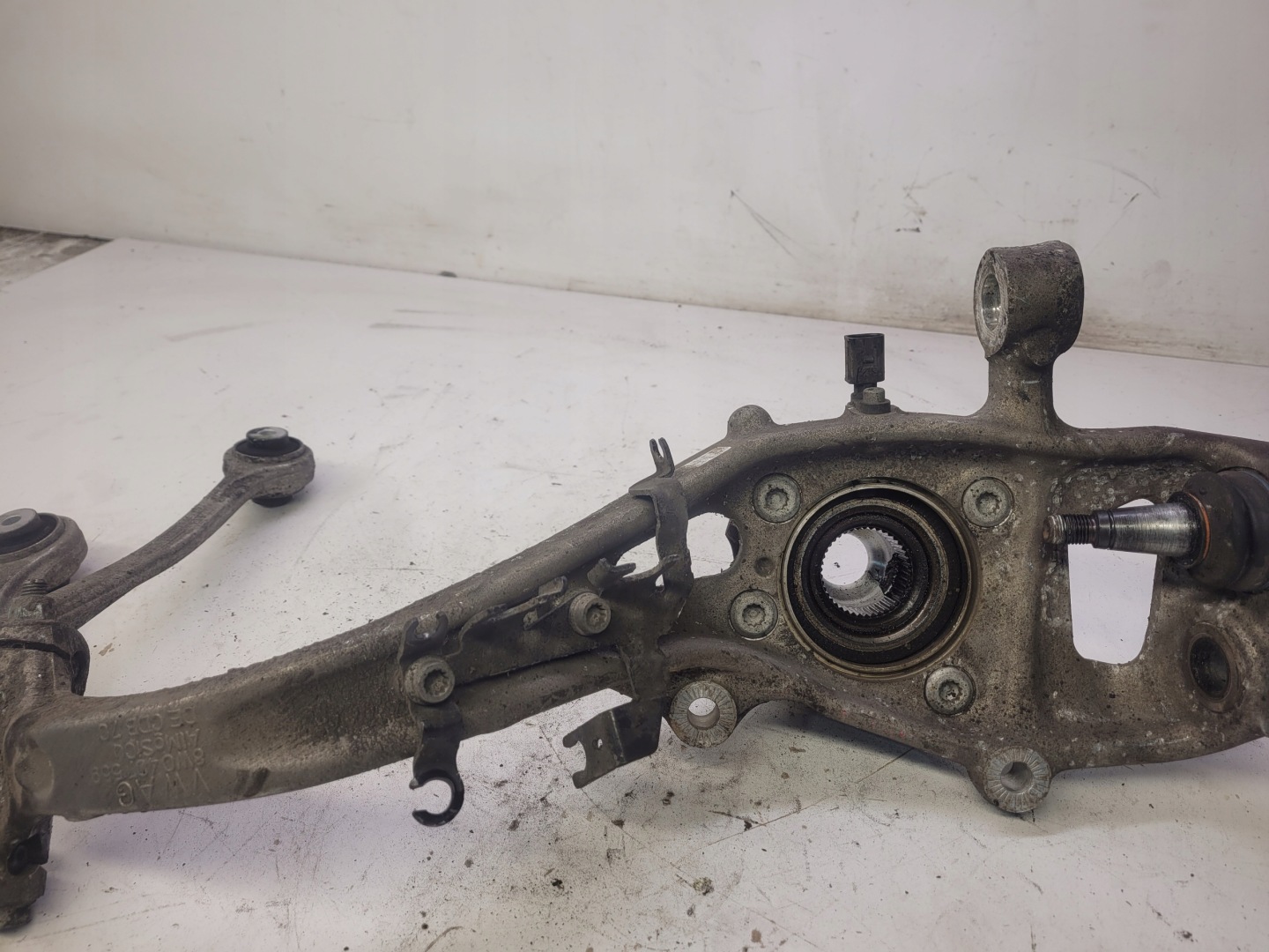 swing left front AUDI A4 B9 A5 Q5 8W0407559