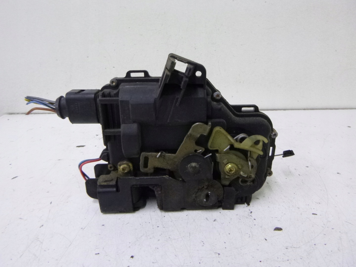 lock rear part right Skoda Octavia 2000r.