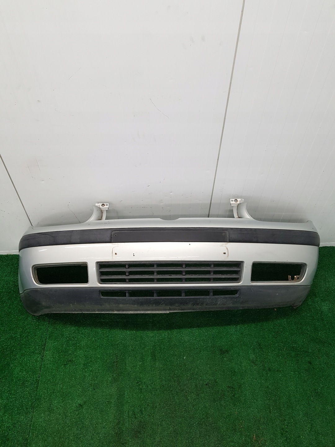 nárazník předek přední VOLKSWAGEN GOLF 4
