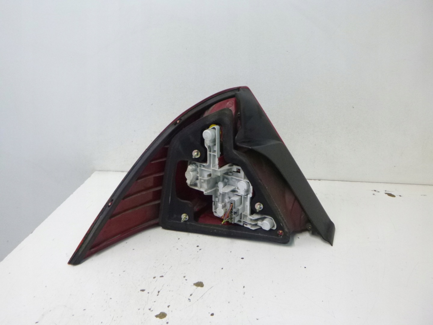 light rear Ford Mondeo III sedan HB 01r.