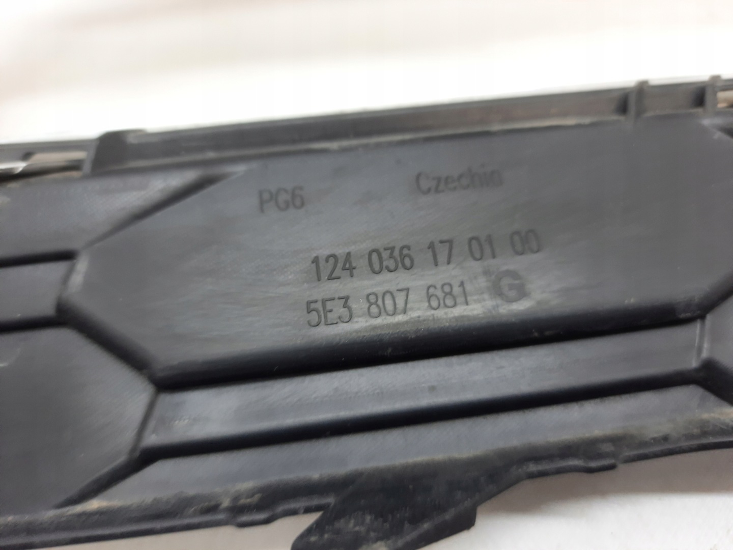 SKODA OCTAVIA 4 IV 19- PDC grid of a bumper left front original