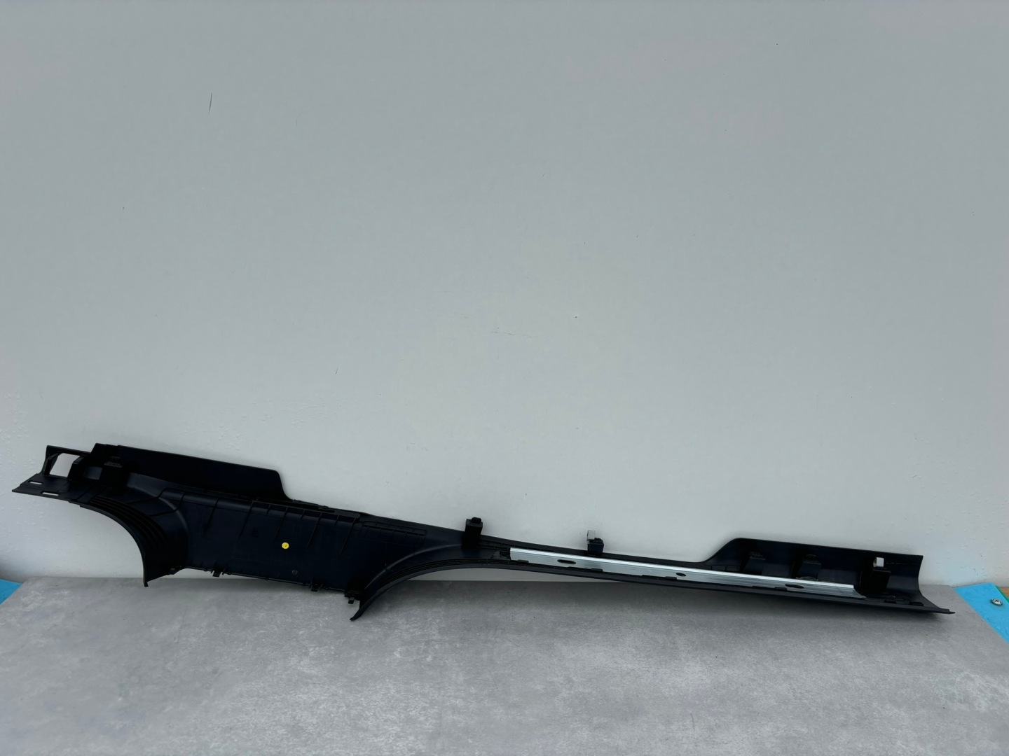 VW TIGUAN 2 II left moulding threshold JOIN cap STOPIEN 5NA853369 KA2/41