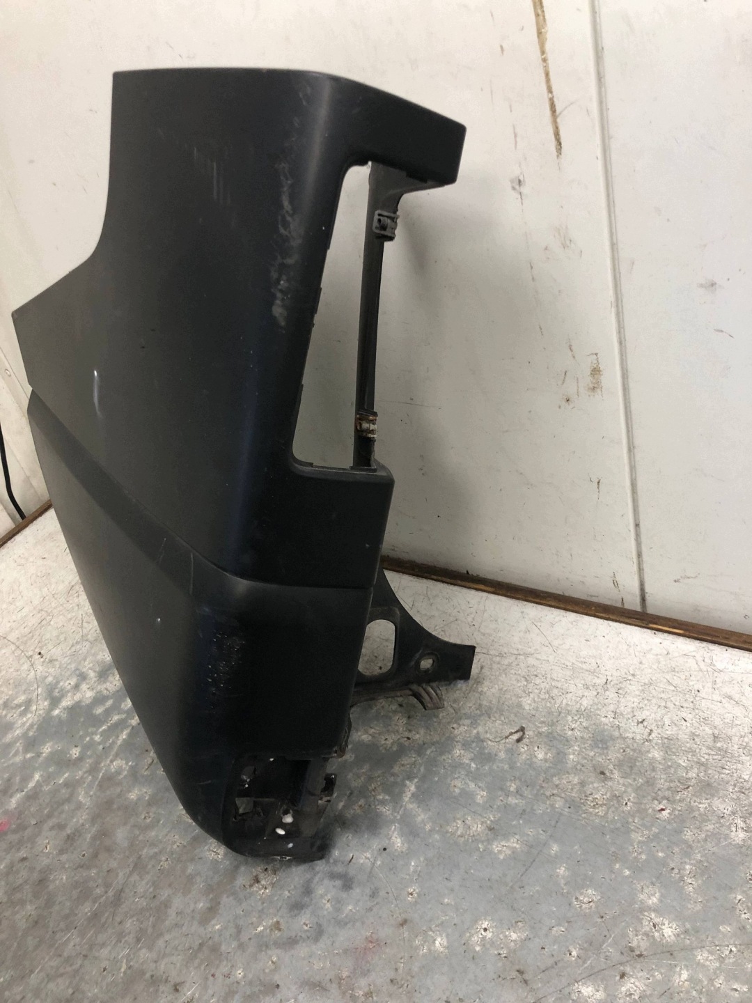 Ecke der Stoßstange links heck RENAULT TRAFIC III A1648202815