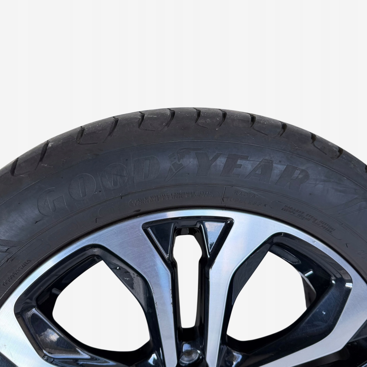 discs wheels tyres FORD PUMA GOODYEAR 215/55/17" 8MM summer