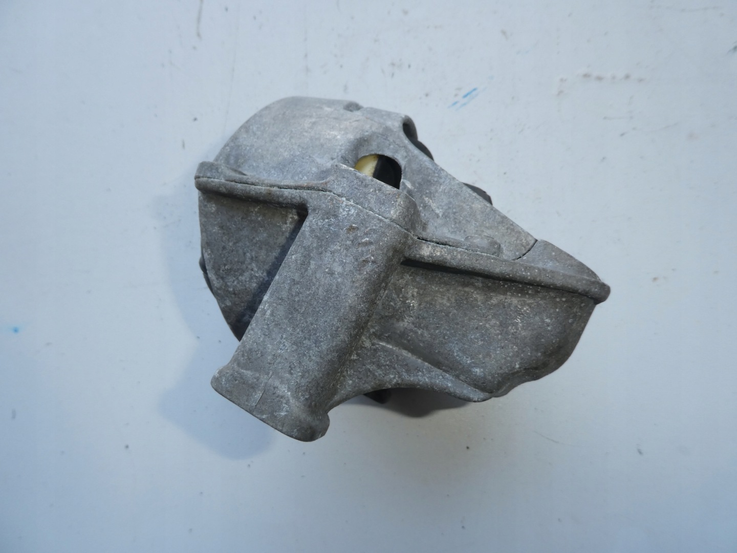 engine mount AUDI A4 B8 A5 Q5 8R0199381