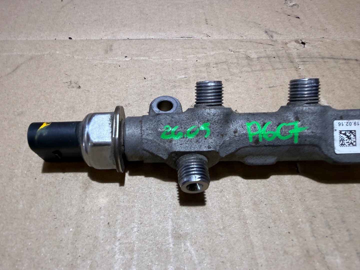 AUDI A6 C7 2.0 TDI injection ramp sensor 04L089G 04L906054 04L130764C