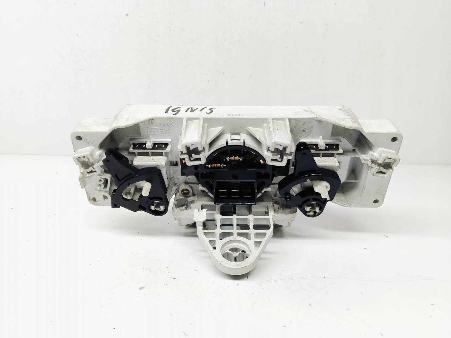 Panel switch air conditioning devices SUZUKI IGNIS 1.3 16V Y3A16