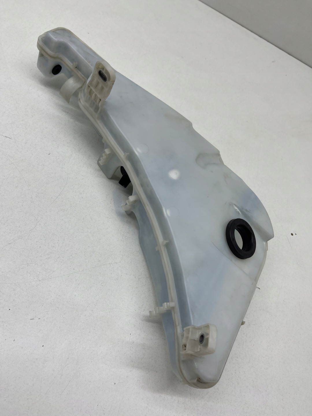 AUDI A6 C7 spremnik gasa mlaznice ispod XENON CALY original!