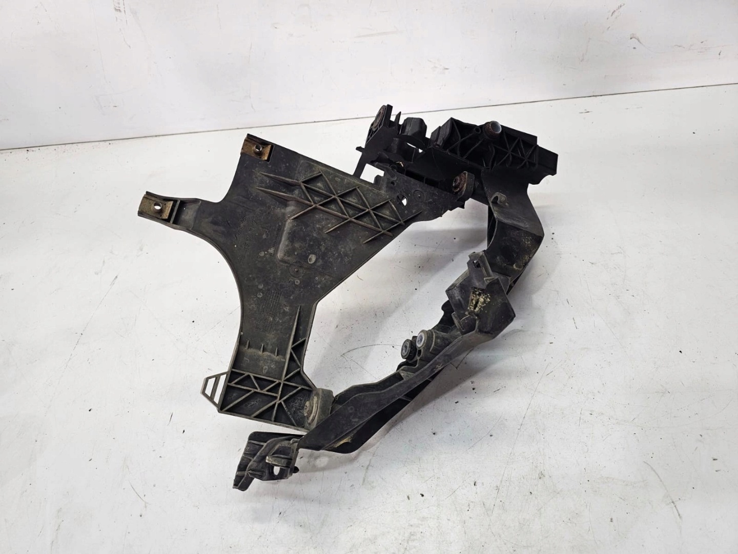 support REFLEKTORA left AUDI A4 B8 LIFT 8K0805607B OK