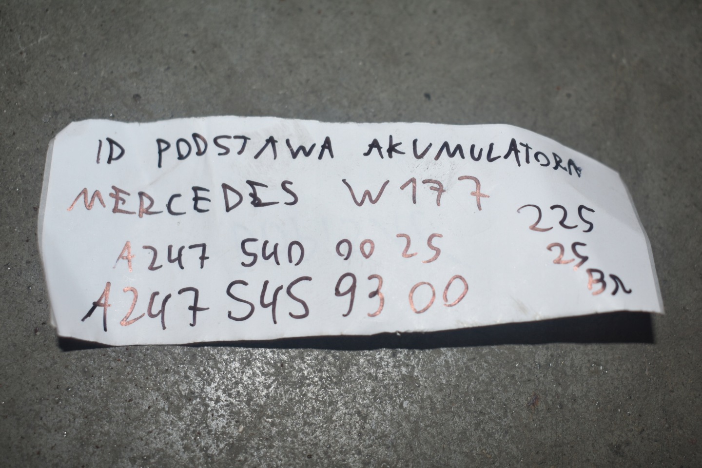 držiak akumulátora MERCEDES W177 1