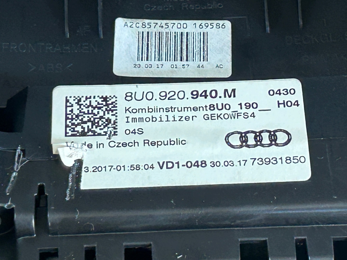 AUDI Q3 and 8U LIFT 2,0 dials clock 8U0920940M